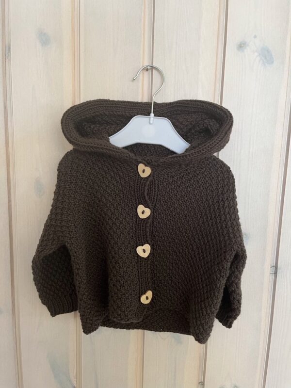 Strikket hættetrøje / cardigan med hætte til baby og barn