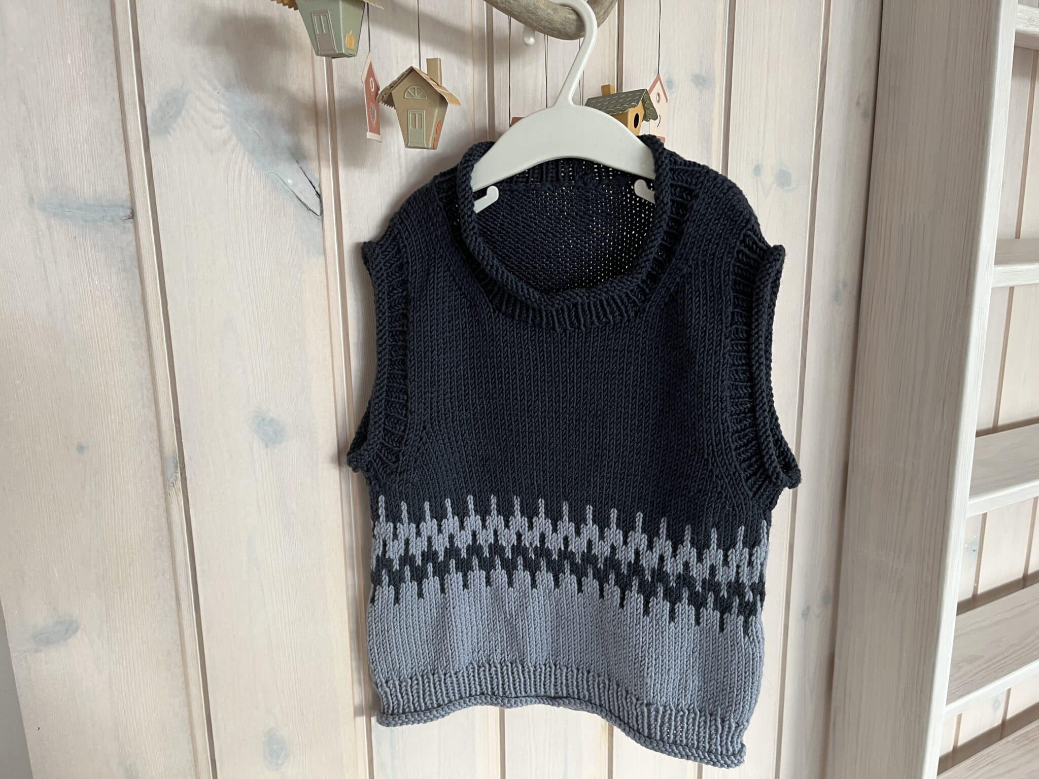 Strikket vest til børn. Opskrift.