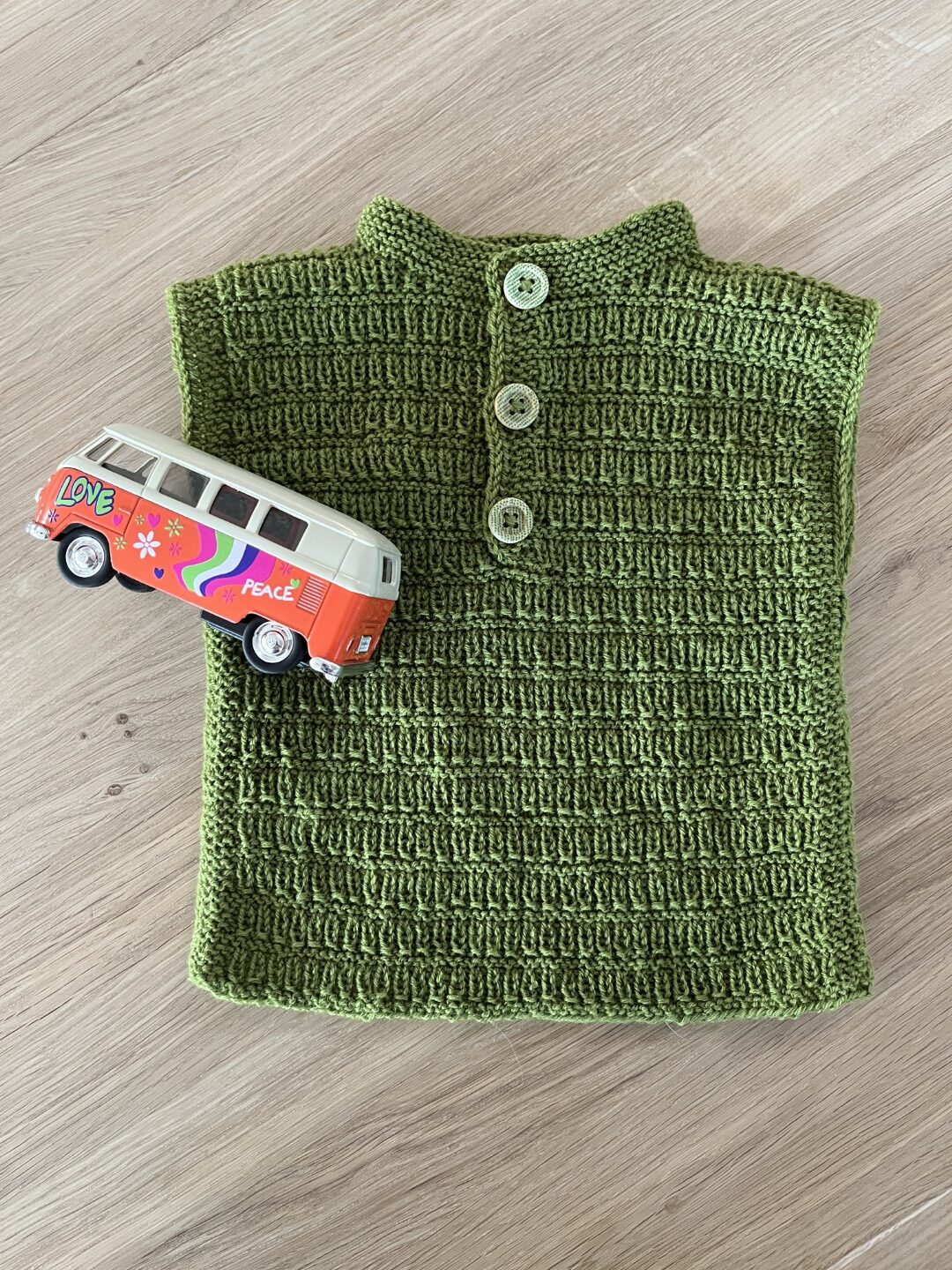 Opskrift strikket vest til baby og børn