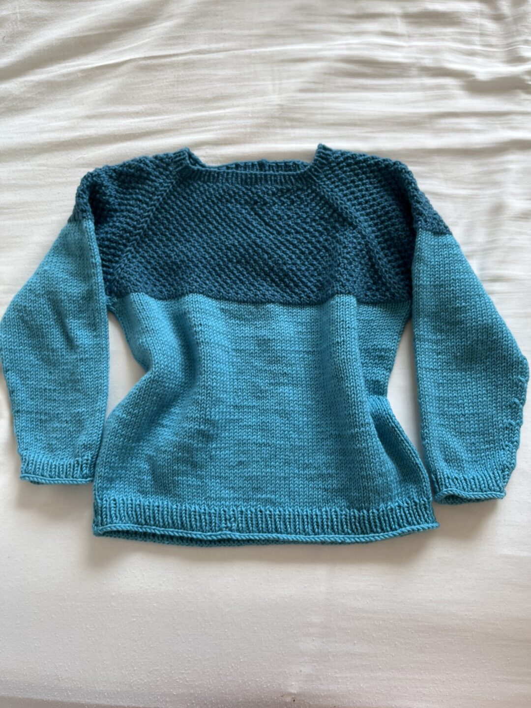 Kalles sweater til baby og barn. Strikkeopskrift