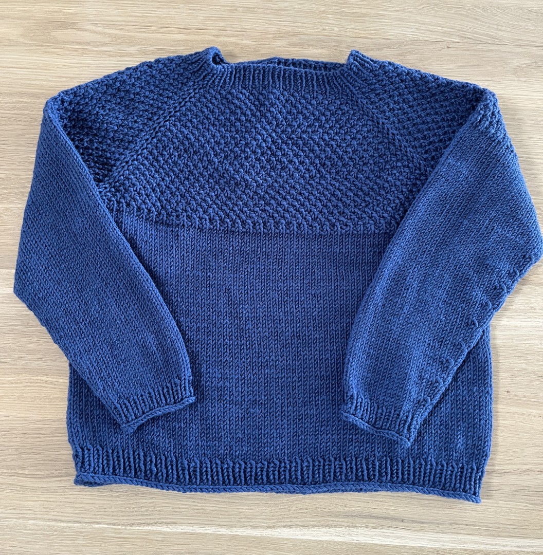 Kalles sweater til baby og barn. Strikkeopskrift