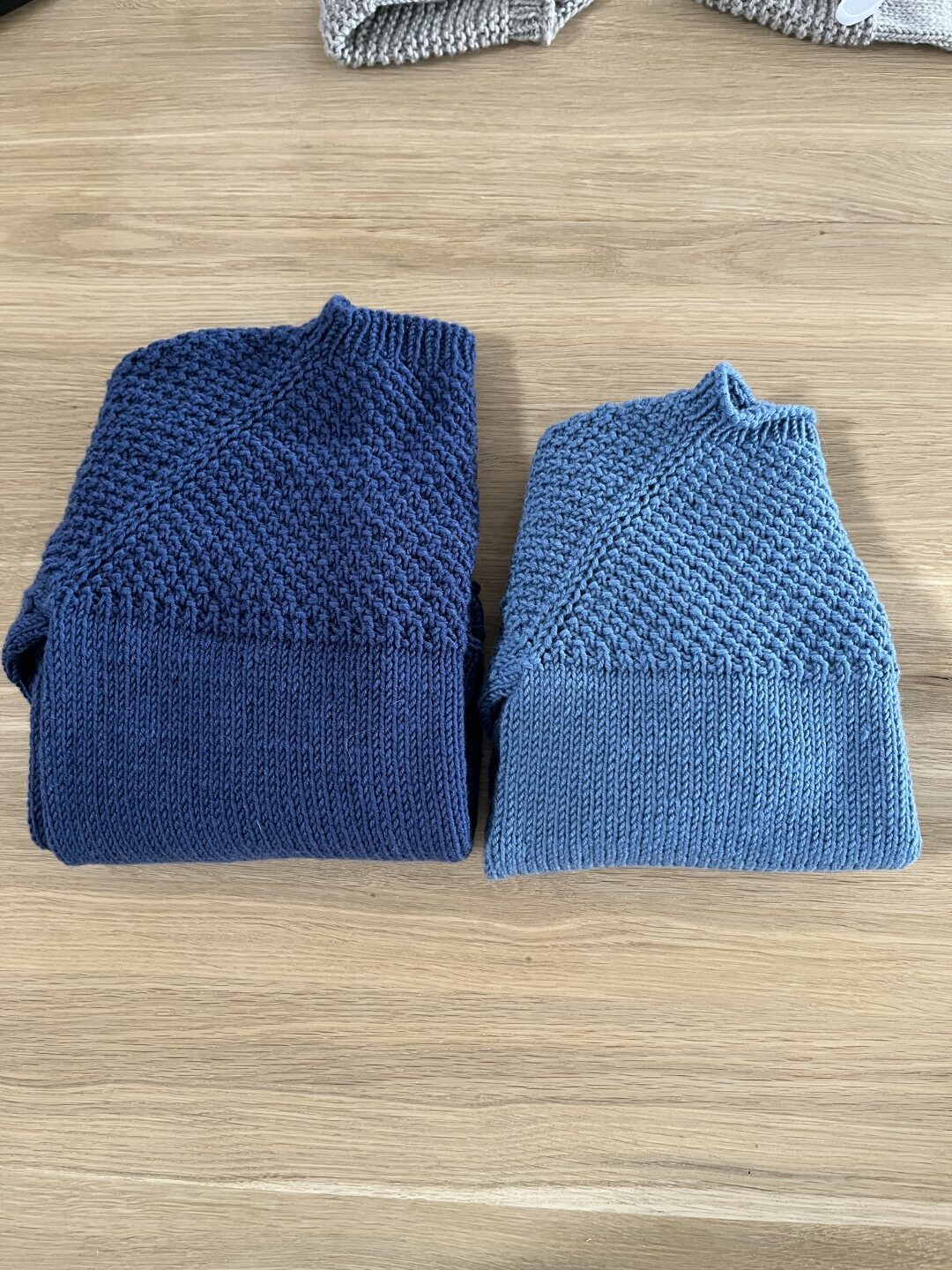 Kalles sweater til baby og barn. Strikkeopskrift